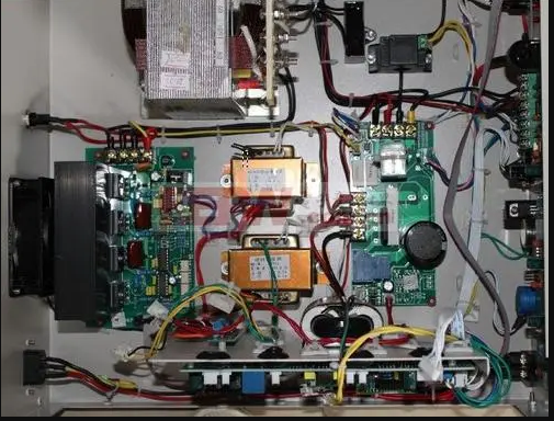 導(dǎo)致變頻電源故障報警原因及的解決方法(圖1)